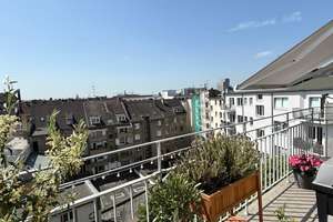 Zuhause mit drei geräumigen hellen Zimmern in zentraler Lage von Düsseldorf