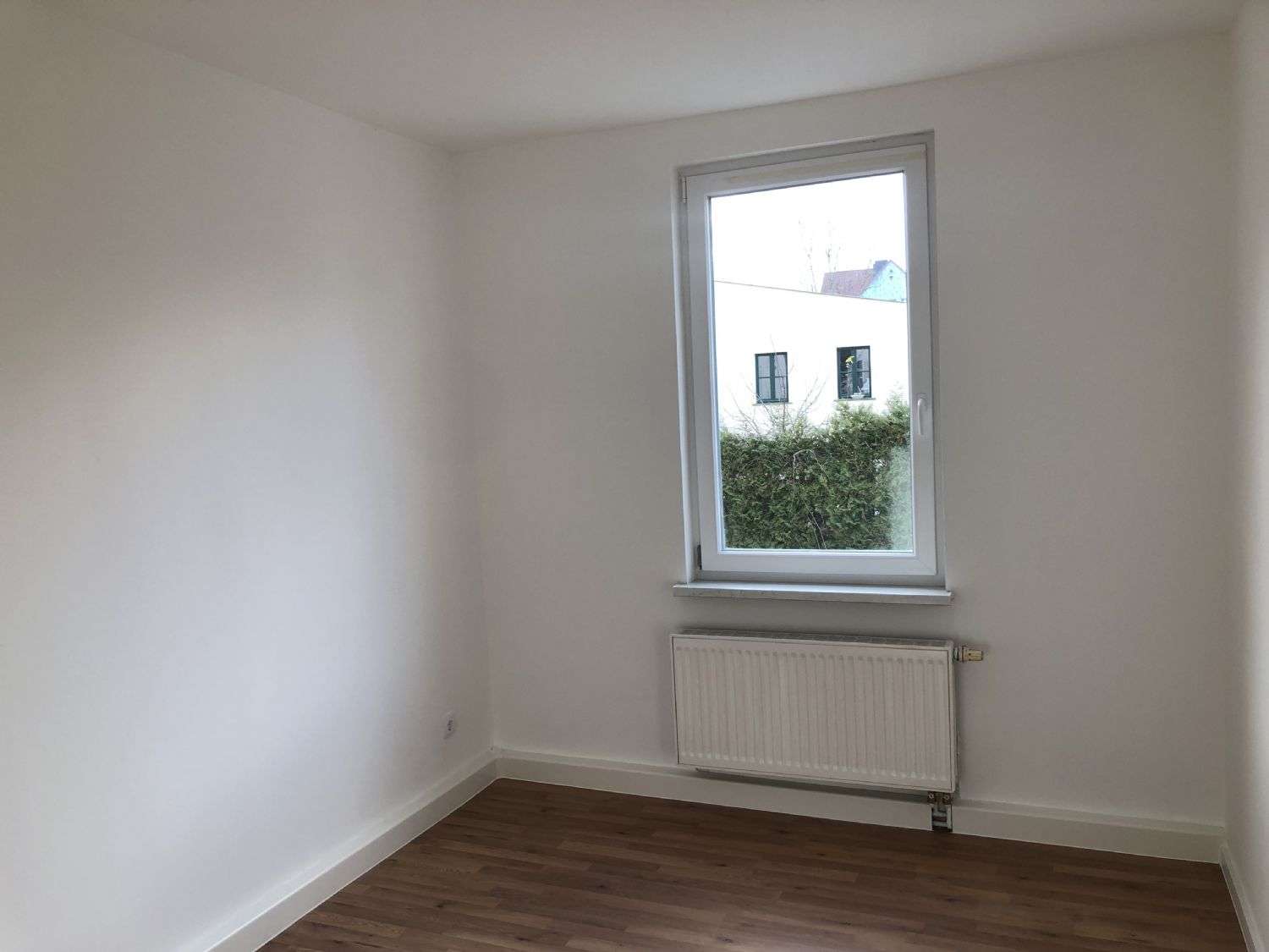 Immobilie in Zwenkau - großes Reihenendhaus in Zwenkau 8 Zimmer mit 180 m² Wohnfläche mit Garten und Garage - Bild 4