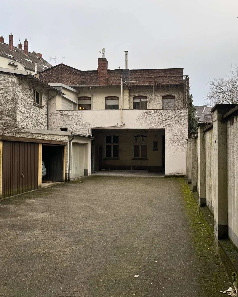 Hofgebäude mit Stellplatz in Flingern-Nord als Rohdiamant, Düsseldorf – Bild 1