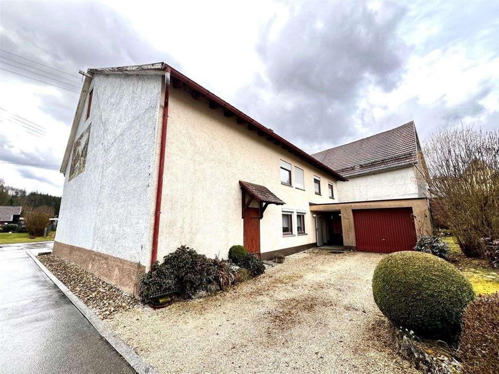 Wohn-Bauernhaus mit Ausbaureserve, Scheune, Garage und Stellplätzen in Hörschwag, Zollernalbkreis – Bild 3