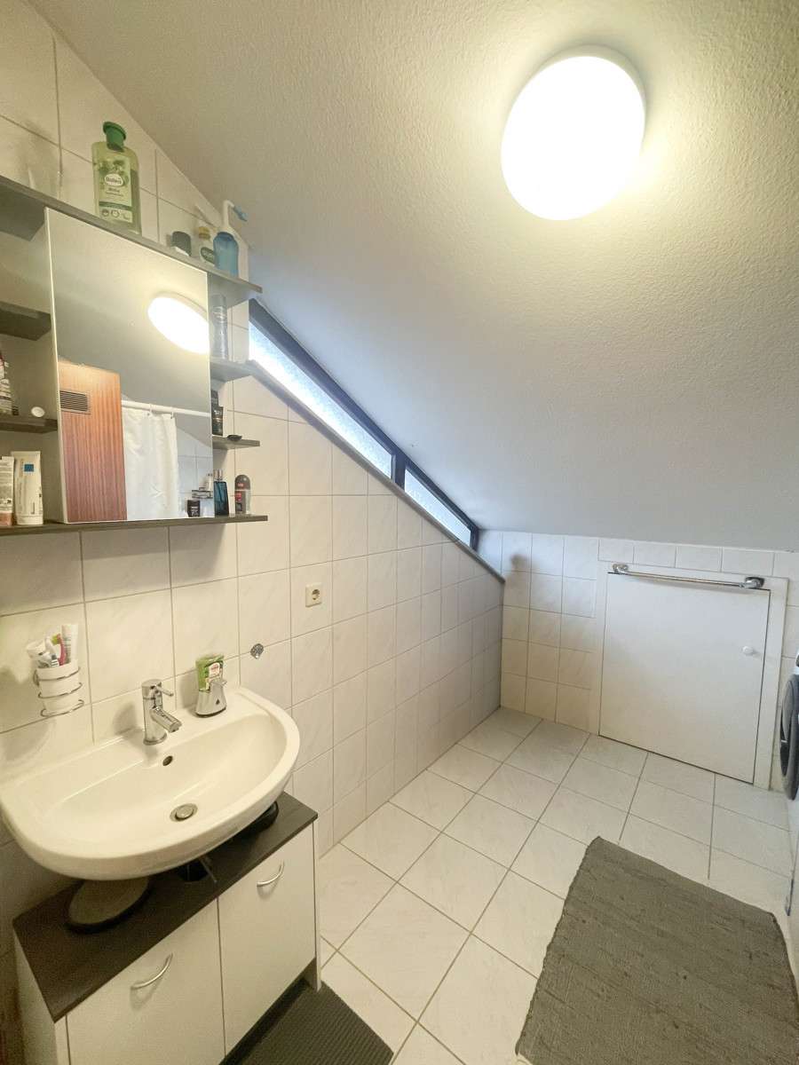 Immobilie in Riederich - Attraktive 2,5-Zimmer Wohnung mit Dachterrasse und Weitblick in Riederich - Bild 2