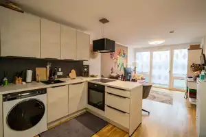 Charmante 1,5-Raum-Wohnung mit Fernsicht, Balkon in Westlage & Einbauküche – Regensburg – Vorschaubild 1