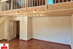 Wohlfühlambiente: Charmante Galeriewohnung mit sonniger Loggia 