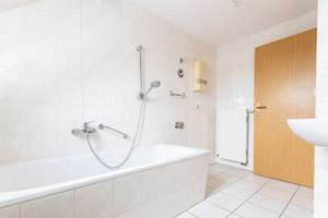 Helle Dachgeschoss-Wohnung | Ruhige Wohnlage | Tageslichtbad mit Wanne – Diakonissenstraße 4, 4177 Altlindenau, Leipzig – Vorschaubild 9