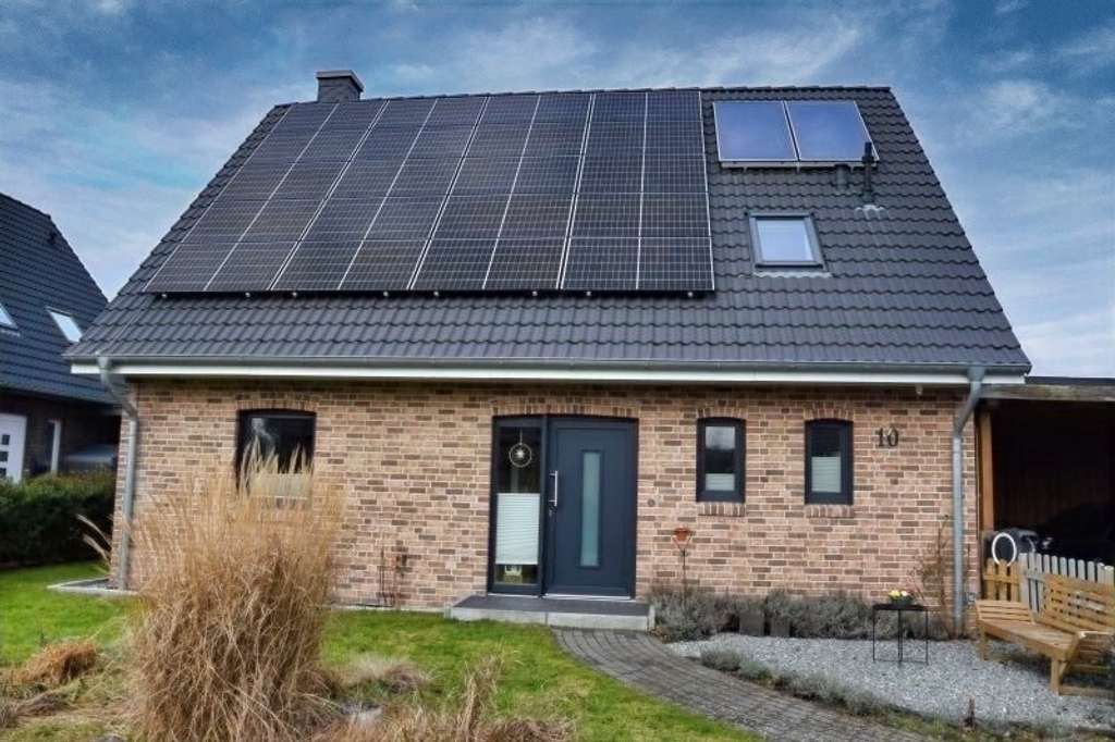 Immobilie in Schwesing - "Einziehen und loswohnen" - modernes, ansprechendes und junges Einfamilienhaus - inkl. PV Anlage -  - Bild 1