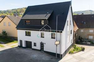 Umfassend saniertes Zweifamilienhaus mit moderner Technik und vielseitiger Nutzung – Die vollständige Adresse der Immobilie erhältst du vom Anbieter., 74405 Gaildorf – Vorschaubild 1