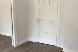Mitten im Geschehen: gemütliche 2-Zimmer Wohnung mit Mansarde im Zentrum von Kiel per sofort – Ziegelteich 16, 24103 Vorstadt, Kiel – Vorschaubild 3