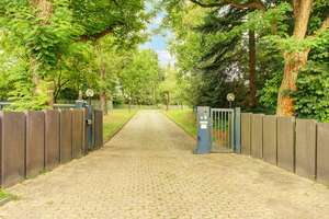 Anmutiges Villenanwesen im Bungalowstil mit parkähnlichem Grundstück inmitten der Stadt Altenkirchen – Die vollständige Adresse der Immobilie erhältst du vom Anbieter., 57610 Altenkirchen (Westerwald) – Vorschaubild 3