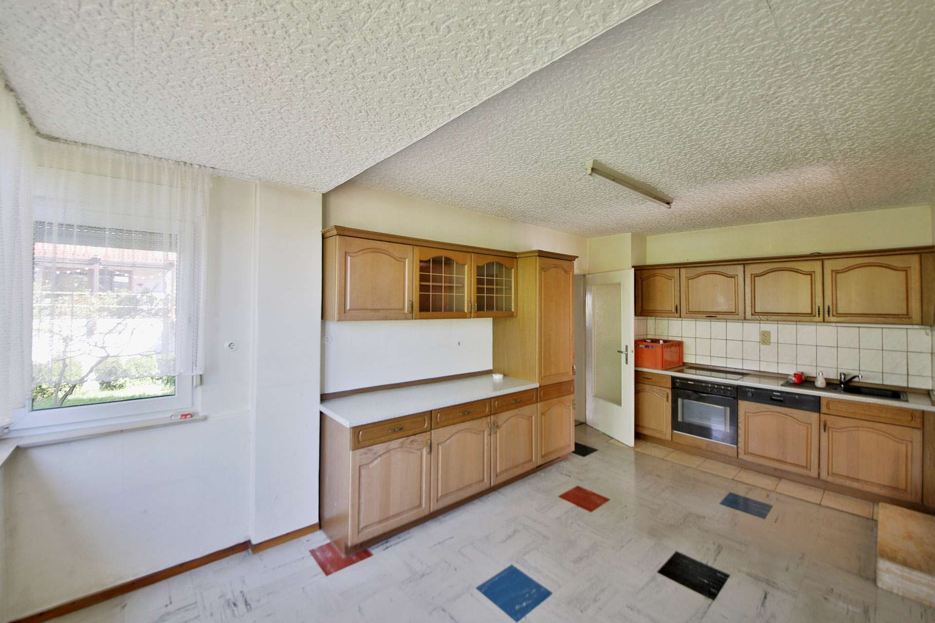 Immobilie in Birkenfeld - Gestaltungschance: 2-Familienhaus in Gräfenhausen mit Wintergarten, Garagen und großem Grundstück - Bild 0