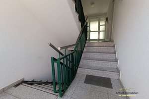 Traumhafte 2-Zimmer-Dachgeschosswohnung mit zwei Balkonen, Einbauküche & Wannenbad – Wallstraße 1c, 6449 Aschersleben – Vorschaubild 3
