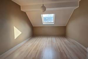 * Sehr gepflegtes Haus * Geräumige 2 Zi. im DG * EBK  * Fußbodenheizung * mietfrei * großes Bad * – Marienberger Str. 11, 9125 Altchemnitz, Chemnitz – Vorschaubild 5