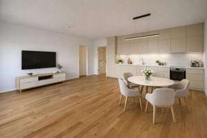 Ihr Traumzuhause: Penthouse-Wohnung mit 4 Zimmern, zwei modernen Bädern und Balkon