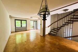 Renovierungsbedürftiges gut geschnittenes Reihenmittelhaus mit kleinem Garten – Ahornweg 15, 79114 Freiburg im Breisgau – Vorschaubild 1