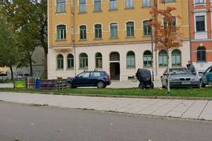 Freundliche Uni-/Zentrums-nahe 2-Raum-Wohnung in Bernsdorf mit Einbauküche und großen Balkon