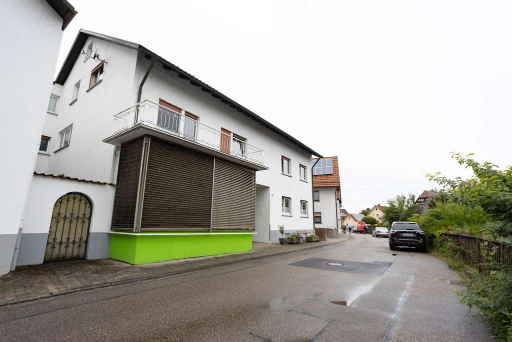 Immobilie in Rheinmünster - Wohn- und Geschäftshaus mit 3 Wohnungen, Gewerbeanteil und ca. 180 m² Lager - Bild 3