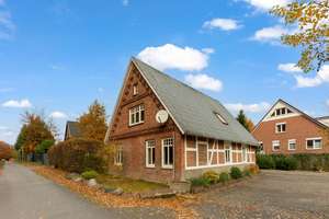 Charmantes Einfamilienhaus mit zwei Wohneinheiten und großem Entwicklungspotenzial! – Die vollständige Adresse der Immobilie erhältst du vom Anbieter., 21614 Buxtehude – Vorschaubild 1