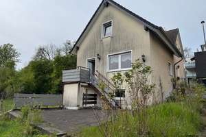 Freistehendes Einfamilienhaus mit schönem Grundstück in Solingen-Widdert.