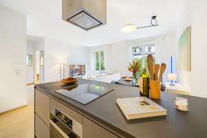 Modernes, möbliertes Neubau-Apartment mit kleinem Garten zentral / Modern Furnished Apartment