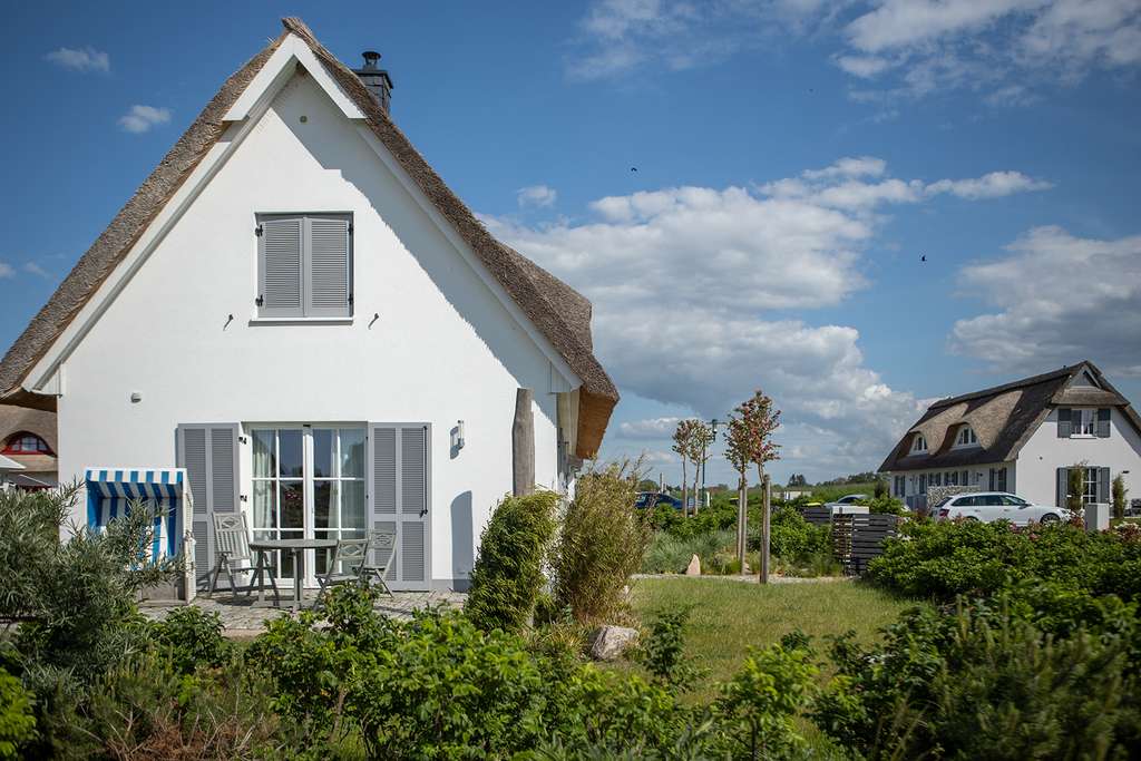 Immobilie in Zierow - Reetdach-Ferienhaus, nur 800 Meter von der Ostsee - Bild 2