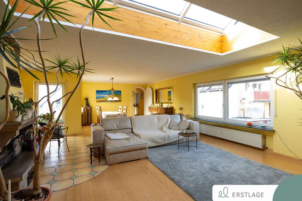 Immobilie in Dörth - GROSSZÜGIGE EIGENTUMSWOHNUNG IN FREISTEHENDEM ZWEIFAMILIENHAUS - Bild 0