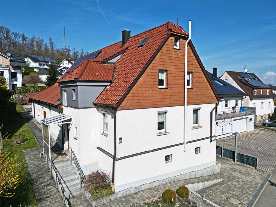 Seitenansicht links: Die erhöh