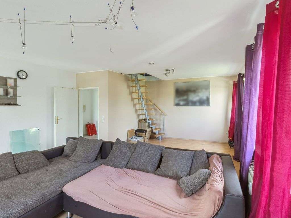 Immobilie in Wirges - Ideal für Kapitalanleger! Sehr gepflegte Dachgeschoss-Eigentumswohnung mit ausgebauten Spitzboden - Bild 2