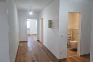 Renovierte 3- oder 4-Zimmer-Wohnung mit West-Balkon - 10 Gehminuten zur S3