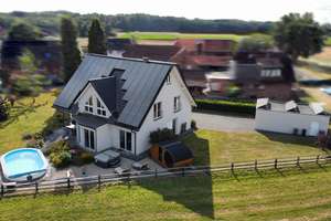 Wohnen wie im Urlaub:
Attraktives Einfamilienhaus mit Pool in Feldrandlage von Welver-Recklingsen! – Die vollständige Adresse der Immobilie erhältst du vom Anbieter., 59514 Welver – Vorschaubild 2