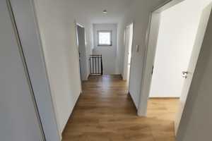 Kaufen & Einziehen: Neuwertige Doppelhaushälfte m. 162m² Wohnfläche, Balkon, Terrasse & Stellplatz – Hohenlohekreis – Vorschaubild 27