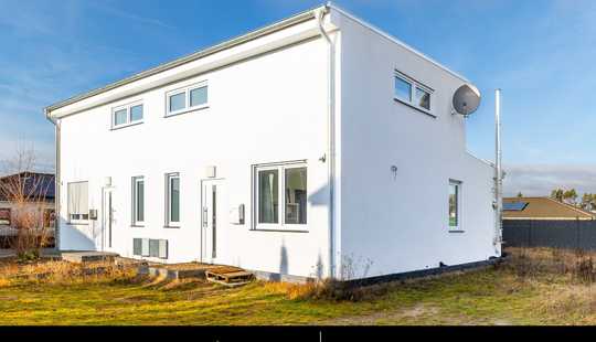 Bild von Zwei hochwertige Doppelhaushälften in attraktiver Lage: Wohnen und Entspannen am Bernsteinsee