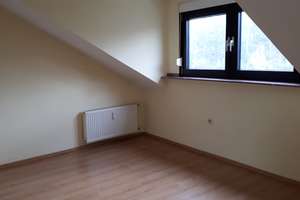 Schöne 2,5-Zimmer Mansardenwohnung mit Einbauküche – Kelheimer Str. X, 51103 Höhenberg, Köln – Vorschaubild 10