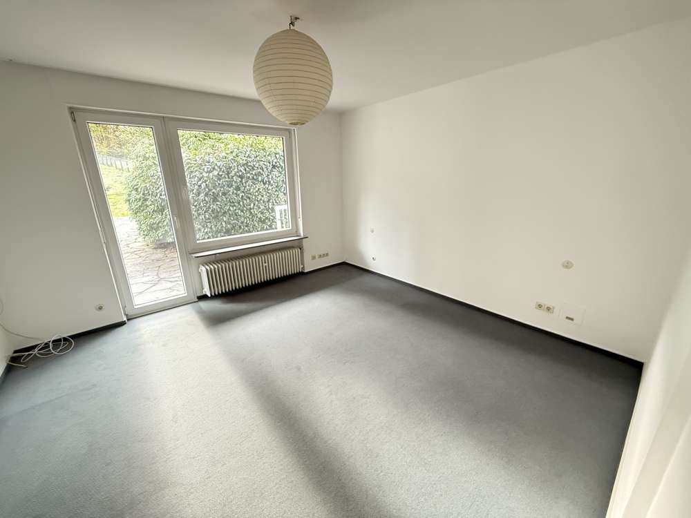 Immobilie in Ransbach-Baumbach - Viel Platz zum Leben - Großzügiges Anwesen auf
  2.300 m² Parkgrundstück - Bild 0