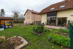 Doppelhaushälfte mit 3 Wohnungen in Feldrandlage und schönem Garten. – Wetteraukreis – Vorschaubild 2