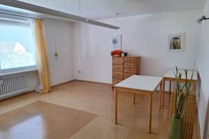 Helle freundliche 2-Raum-Wohnung mit Balkon