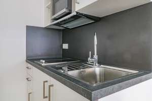 Stilvoll möblierte Etagenwohnung mit moderner Einbauküche! – Konrad-Adenauer-Platz 10, 40210 Stadtmitte, Düsseldorf – Vorschaubild 3