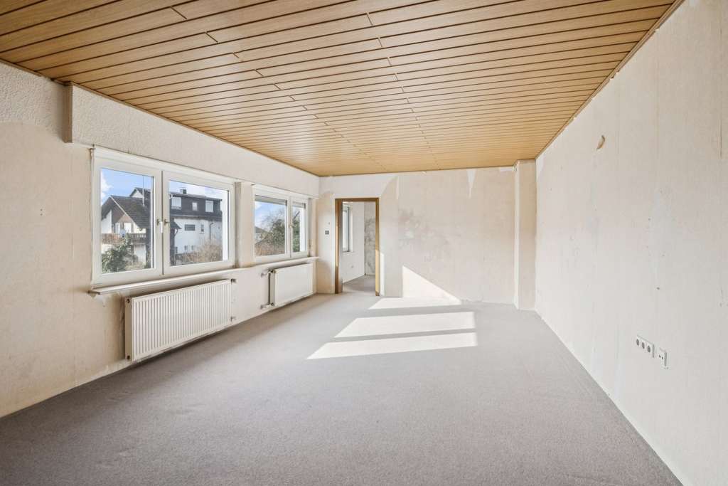 Immobilie in Höheinöd - Gepflegtes Ein-/Zweifamilienhaus mit Doppelgarage in ruhiger Lage von Höheinöd - Bild 2