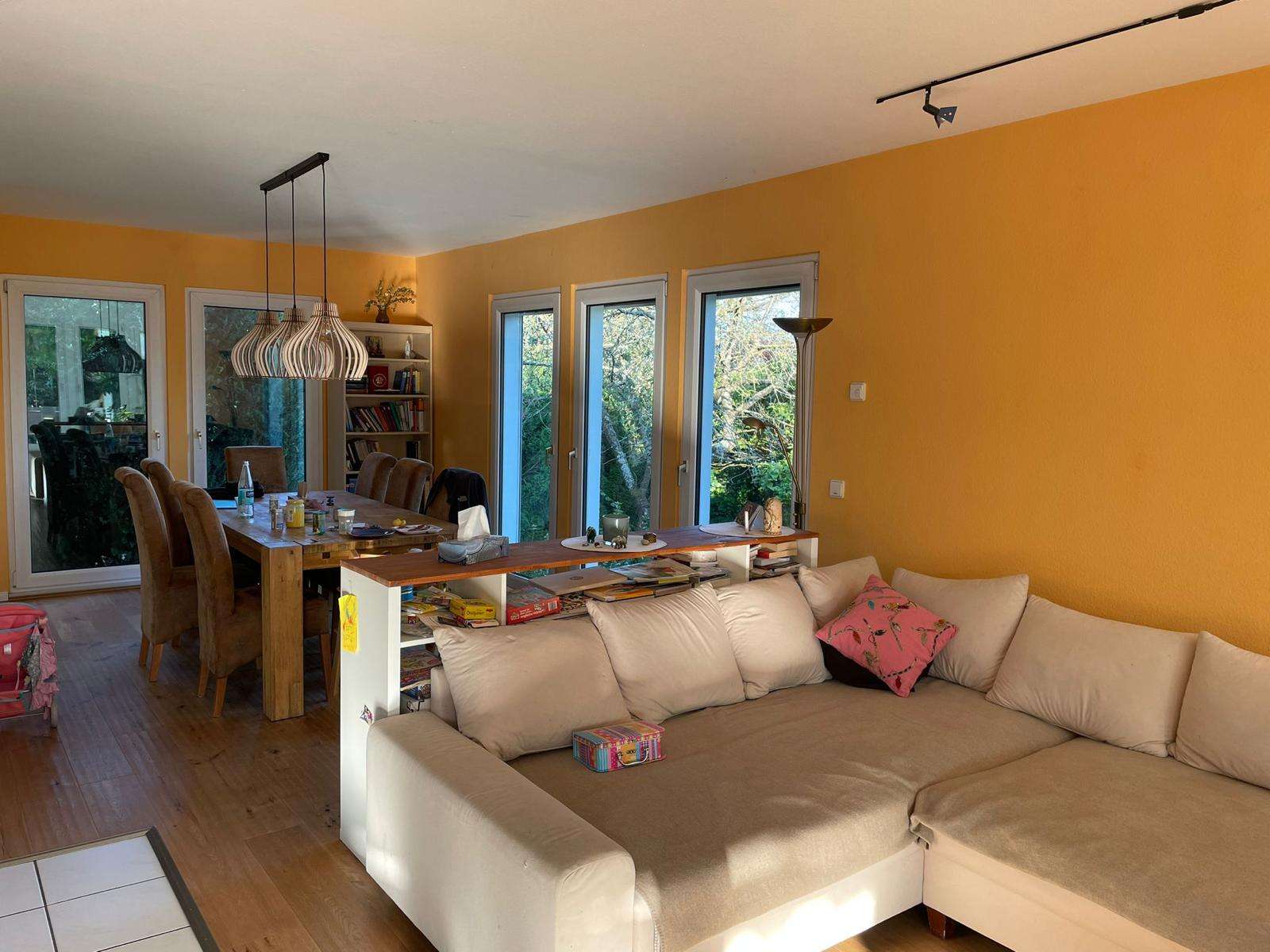 Immobilie in Flacht - Willkommen im Sonnenglanz! Lichtdurchflutetes Zuhause mit großzügigem Gartenparadies - Bild 1