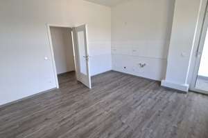 Schöne helle Wohnung in ruhiger Lage mit Balkon und Mansarde in GE-Schalke – Liebfrauenstr. 11, 45881 Schalke, Gelsenkirchen – Vorschaubild 3