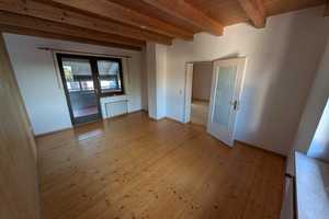 2-in-1: Vielseitiges 8-Raum-Reihenendhaus mit Einliegerwohnung, Garten und Hobbyraum in Neuötting – Karl-Valentin-Straße 20, 84524 Altötting (Kreis) – Vorschaubild 10