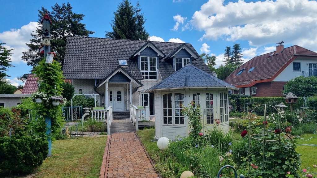 Immobilie in Rangsdorf - Zweifamilienhaus in beliebter Wohnlage   ***Besichtigungen erst ab April 2026 möglich !!*** - Bild 0