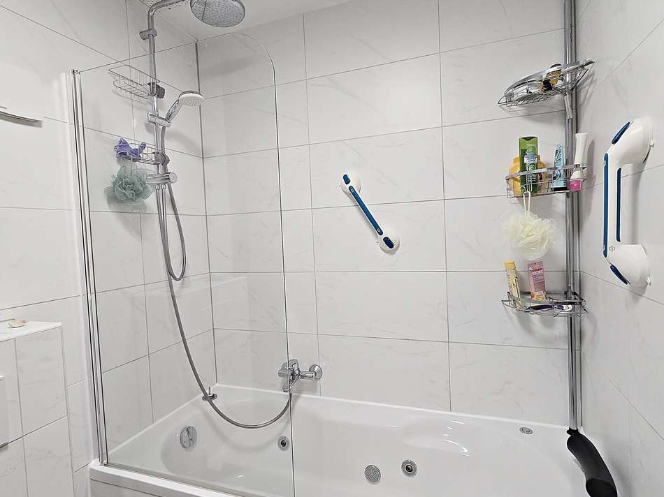 2. Foto innenliegendes Bad im 