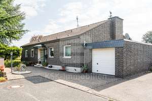 Charmanter Bungalow in Feldrandlage – Ihr Zuhause auf einer Ebene in Erftstadt-Bliesheim – Die vollständige Adresse der Immobilie erhältst du vom Anbieter., 50374 Erftstadt – Vorschaubild 1