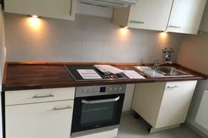 * Schäftlarn * 3 Zimmer-Wohnung * Küche mit EBK * Bad mit Wanne * Gäste-WC * Balkon * Speicher – Rodelweg 7, 82067 Schäftlarn – Vorschaubild 3