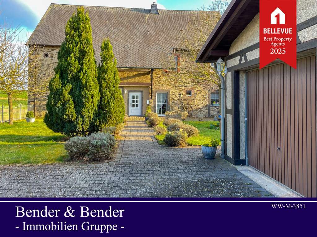 Wohnen mit Pferden - Idyllisches Landhaus mit Reitplatz, Offenstall, Paddocks und Weideflächen!