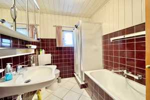 **Geräumiges Ein-/Zweifamilienhaus mit Garagen, Carport und großem Grundstück in Weitefeld** – Altenkirchen (Westerwald) (Kreis) – Vorschaubild 16