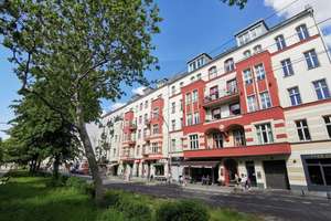 Lebendig, modern, zentral: 3 Zimmer mit zwei Balkonen an der Warschauer Straße! Sofort bezugsfrei! – Die vollständige Adresse der Immobilie erhältst du vom Anbieter., 10243 Friedrichshain, Berlin – Vorschaubild 1