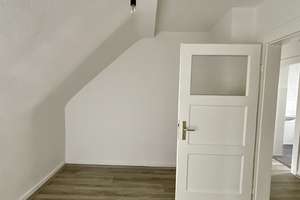 3 Nettokaltmieten frei! Familienwohnung im Dachgeschoss.. – Duisburger Str. 57, 47198 Alt-Homberg, Duisburg – Vorschaubild 9