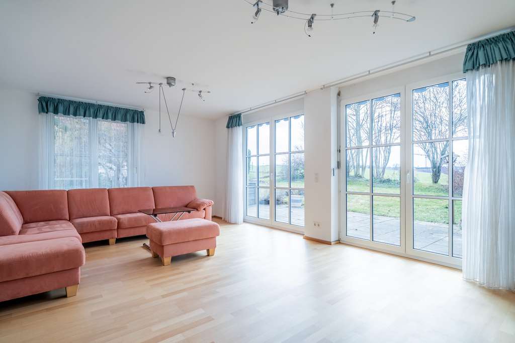 Immobilie in Schongau - Ruhige Ortsrandlage in Schongau / Forchet: Großzügige Haushälfte mit zwei Garagen! - Bild 3