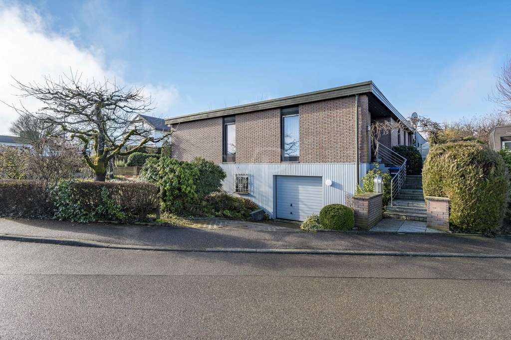 Immobilie in Aichwald - Naturnah wohnen, großzügig leben – Einfamilienhaus mit Blick ins Grüne - Bild 1