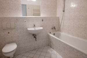 Familienfreundliche 3-Raumwohnung mit Balkon und Aufzug – Küstriner Straße 70, 13055 Alt-Hohenschönhausen, Berlin – Vorschaubild 8